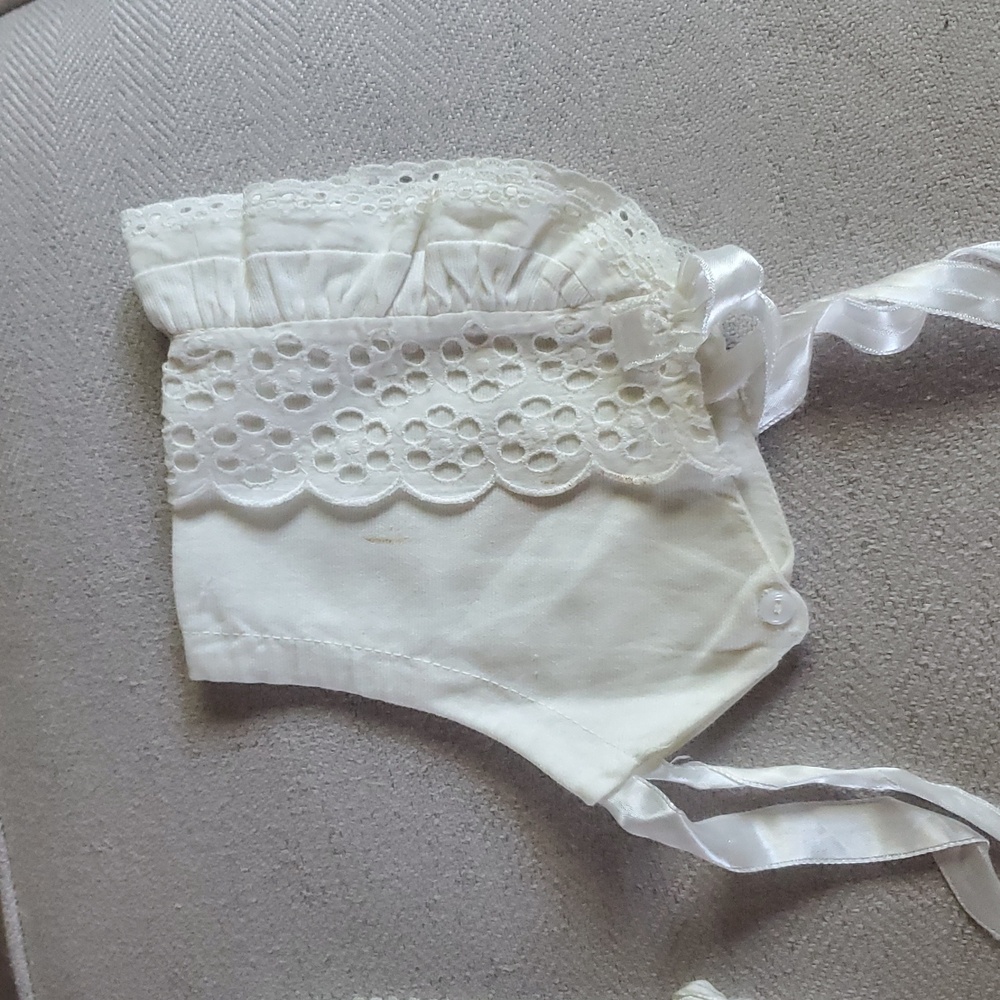 Vintage Christening Gown, Bonnets And Blankets - Picture 9 of 17